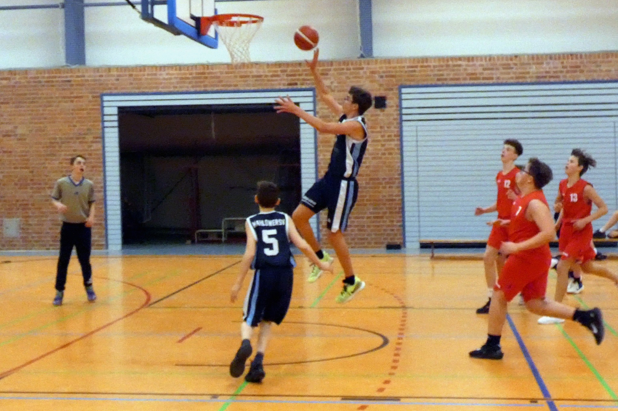 Die u14 verlor das letzte Spiel gegen Basket Brandenburg knapp.